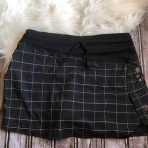 Mountain Hardwear dark gray plaid skort xs
